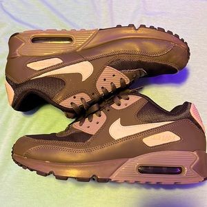 Nike Air Max 90
Cargo Khaki Light Bone